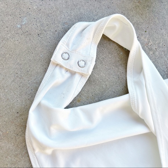 Good American Contoured Poplin Bodysuit in White - Picture 4 of 5
